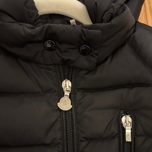 Moncler Girls Quilted Black Puffer Jacket with Detachable Hood 2T - Picture 6 of 11